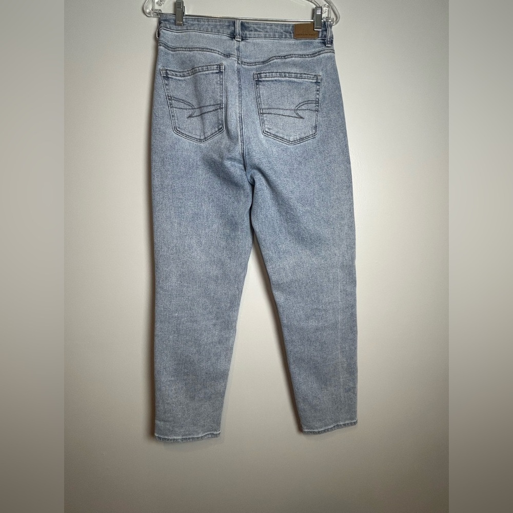 American Eagle Mom Straight Jeans light wash size 6 high rise denim - Picture 5 of 12